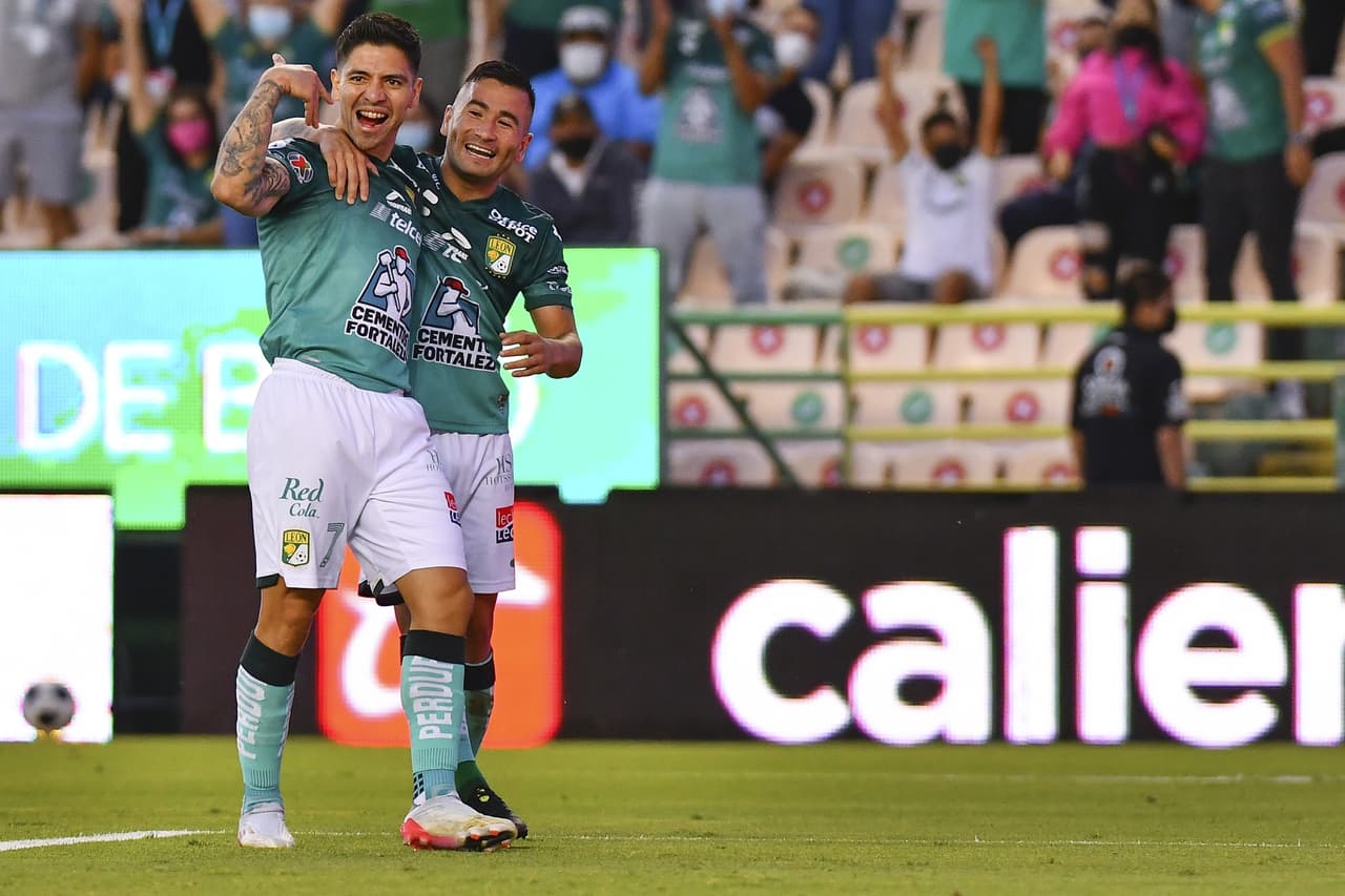 Con hat trick de Víctor Dávila, león golea a necaxa 3-0 y aseguran su lugar en la fiesta grande del futbol mexicano.