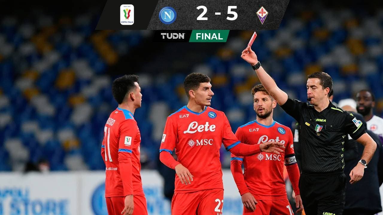 'Chucky' Lozano regresa con Napoli pero es expulsado en la Coppa Italia