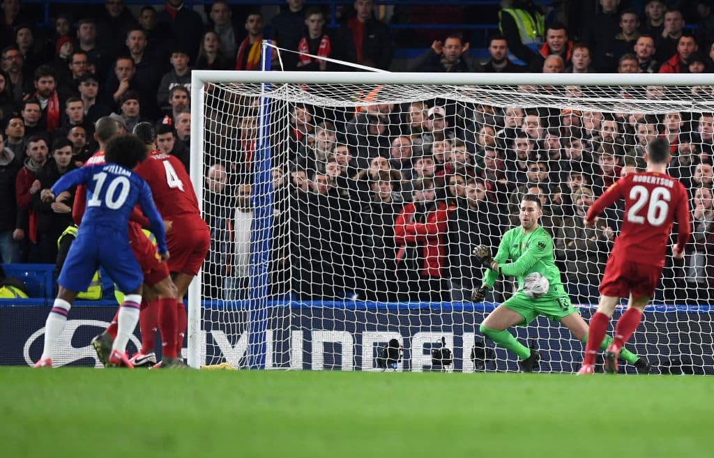 Tras un disparo de Willian que el arquero Adrián no logra ver, el Chelsea abre el marcador y toma la ventaja en el partido.