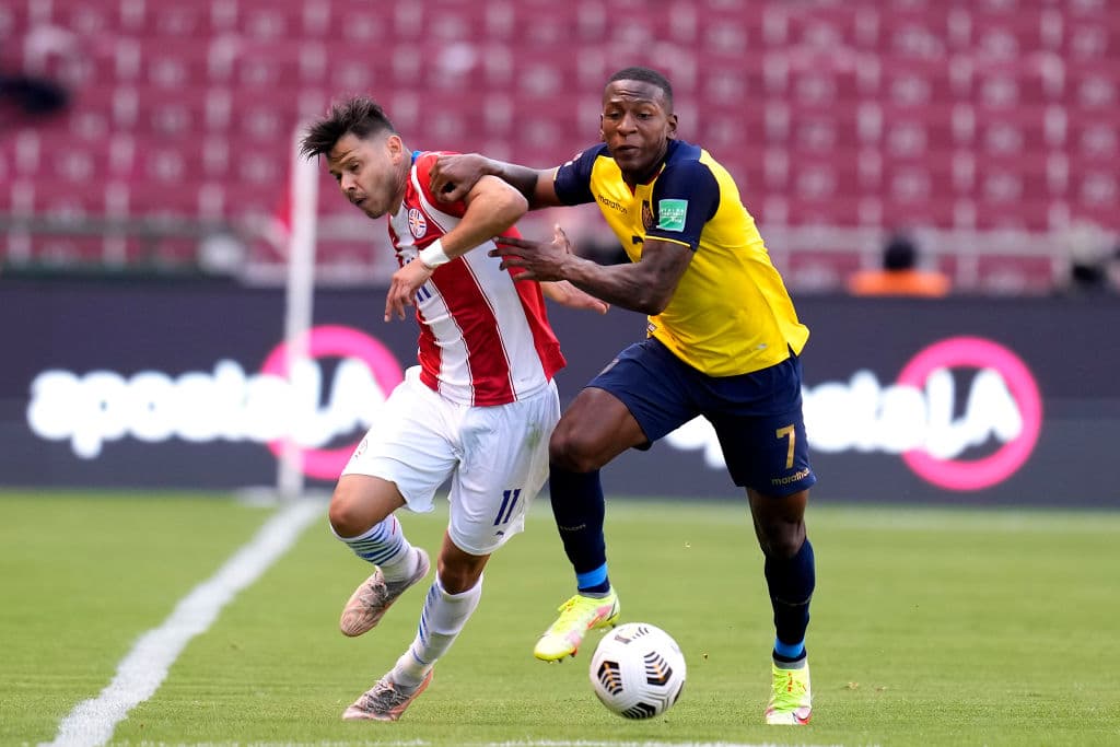 Con goles sobre la hora de Félix Torres y Michael Estrada, Ecuador vence a Paraguay en casa y llegan a 12 puntos.