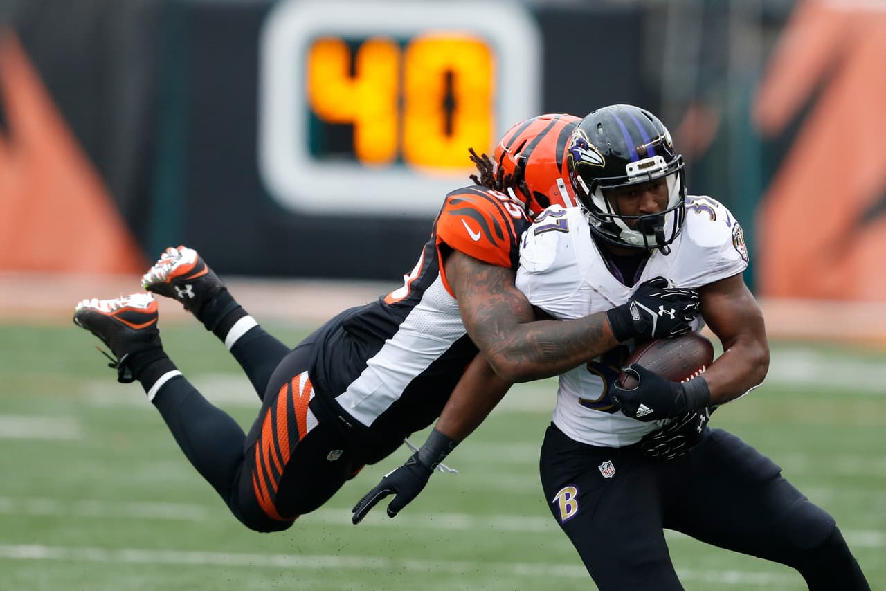 En 2016 Burfict fue suspendido por los tres primeros juegos por sus acciones en la temporada pasada, por haber pisado la cabeza de LeGarrette Blount. La multa fue de $75,000.