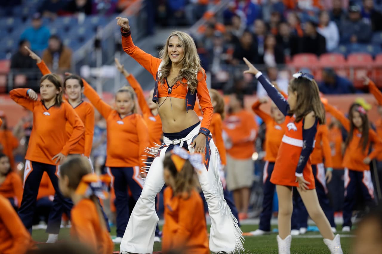 Son hermosas, tienen energía y sus bailes le dan alegría al ambiente en los estadios de la NFL: sin duda, las porristas tienen un papel muy especial para el espectáculo del fútbol americano.