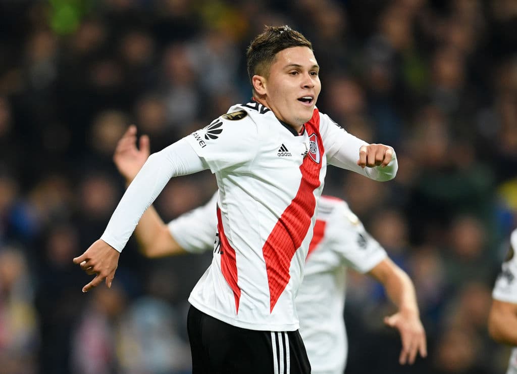 Juan Fernando Quintero, 25 años, mediocampista, colombiano.