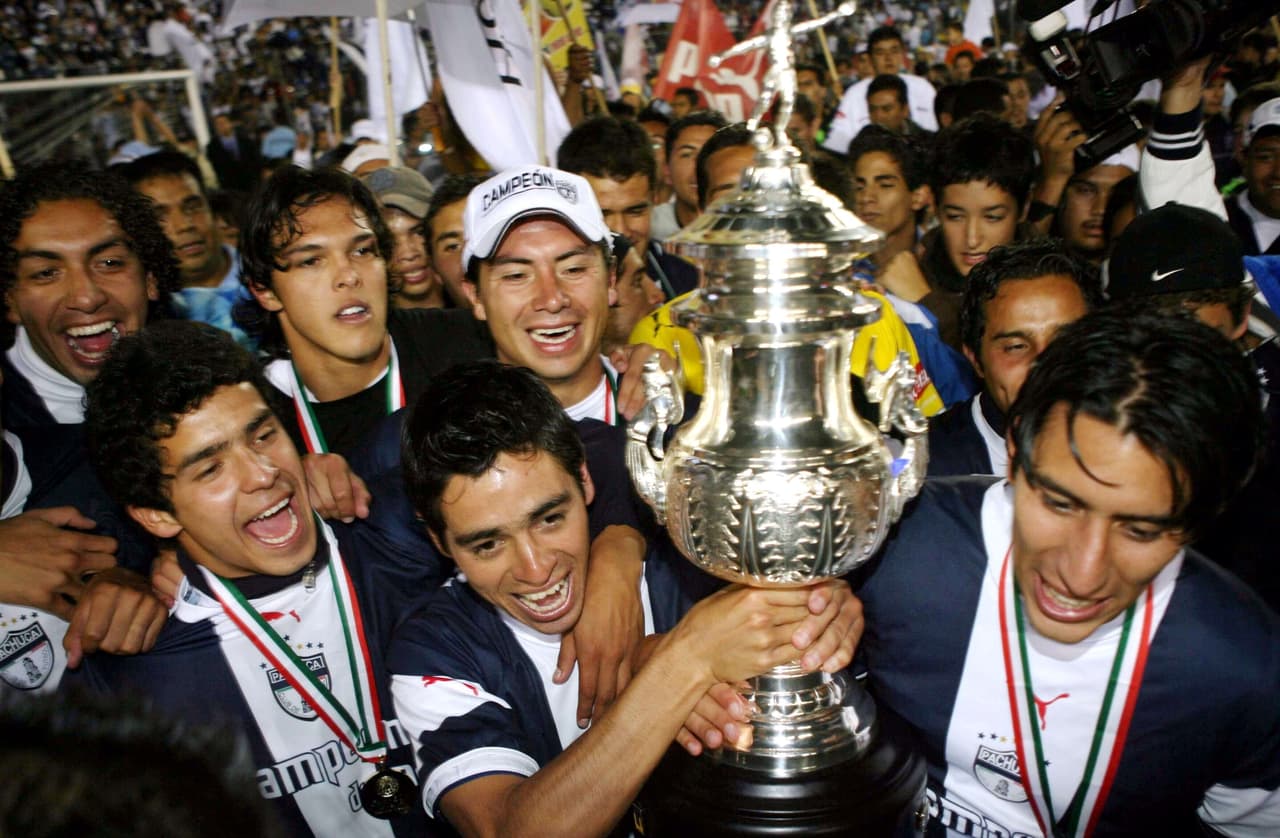 <b>Pachuca:</b> los Tuzos emularon lo hecho por Toluca y en los torneos Clausura 2006 y Clausura 2007 levantaron el título, convirtiéndose así, en el segundo club en conseguir romper esta ‘maldición’.