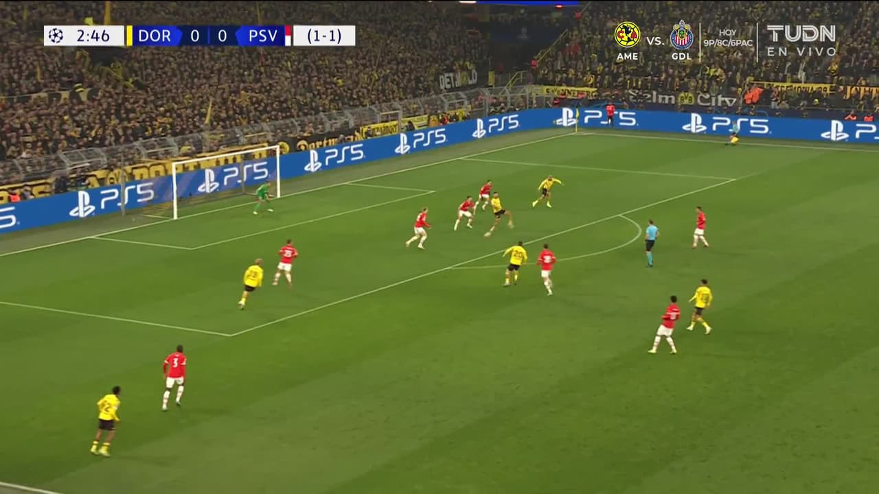 ¡GOL!  anota para Borussia Dortmund. Jadon Sancho