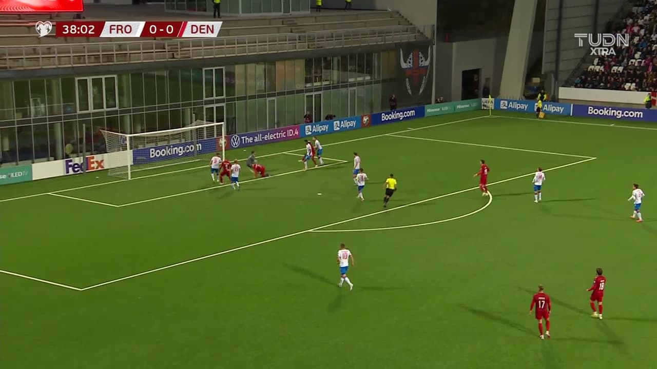 ¡TIRO ATAJADO! disparo por Jacob Bruun Larsen.