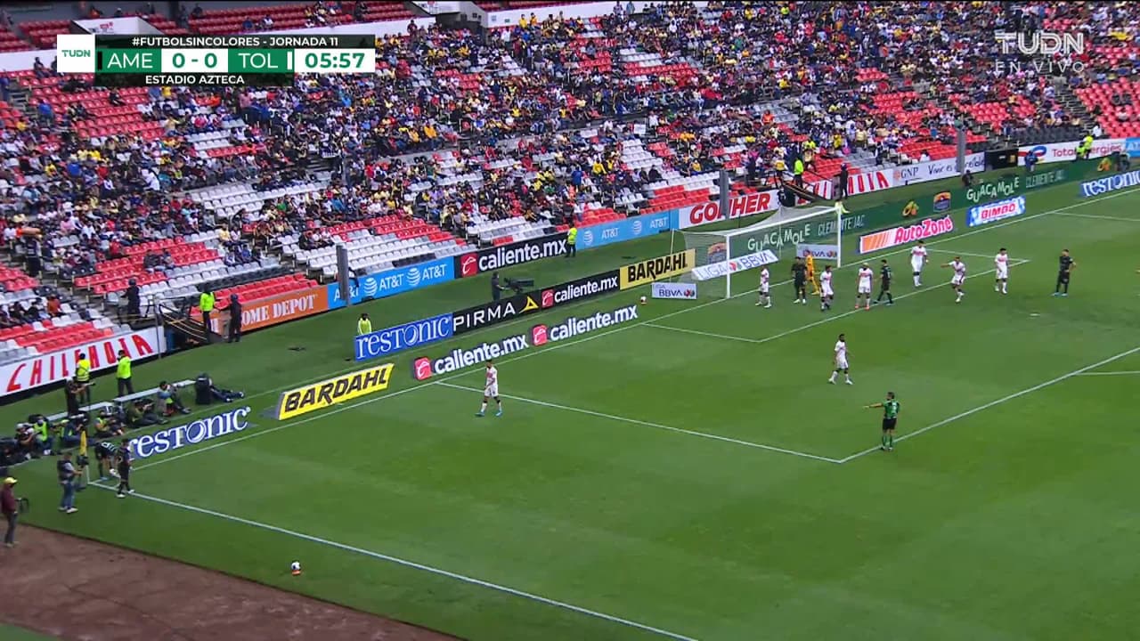 ¡GOOOL! Roger Martínez anota para América.