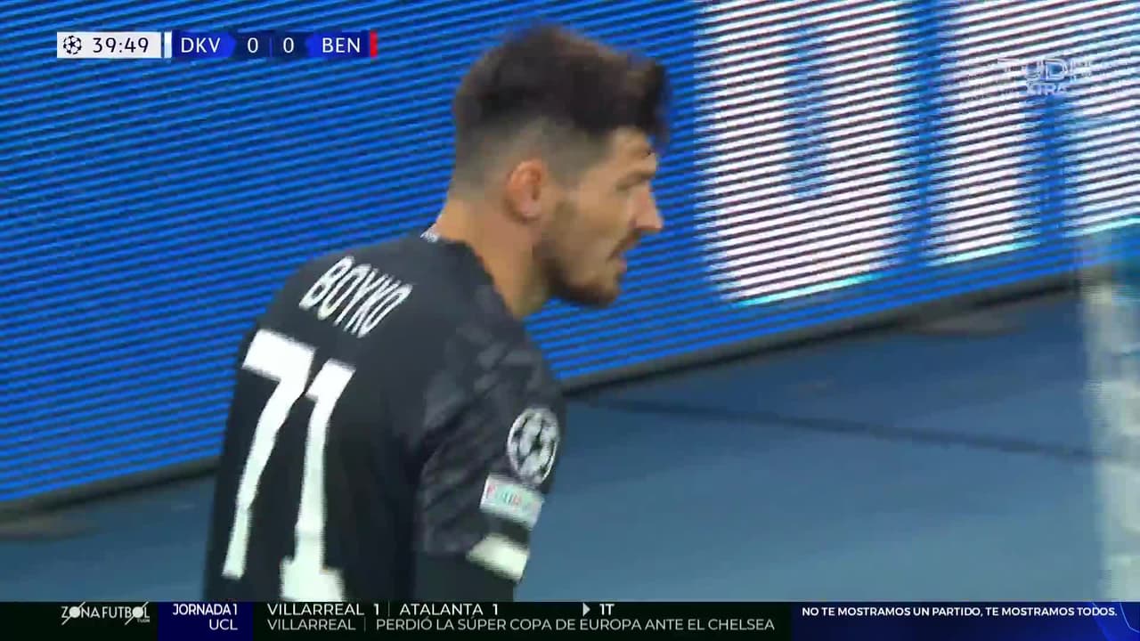 ¡TIRO ATAJADO! disparo por Gerard Moreno.