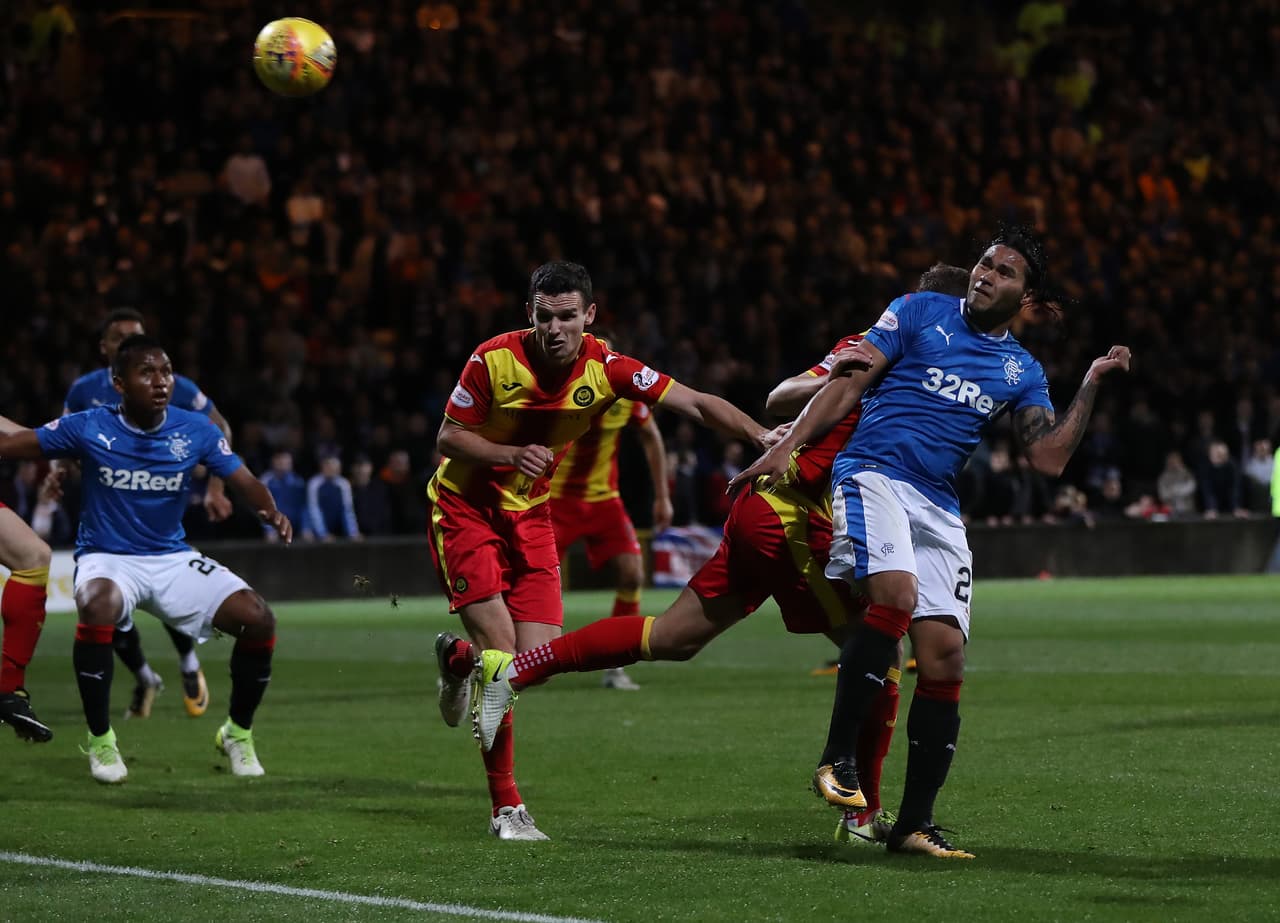 <b>Sábado 4 de noviembre - 10:00 a.m.CT / Rangers vs. Partick Thistle: </b>tras la salida de Pedro Caixinha de Rangers, la situación parece complicada para Eduardo Herrera y Carlos Peña. En el pasado partido, 'Lalo' apenas entró en el final y el 'Gullit' no fue citado.