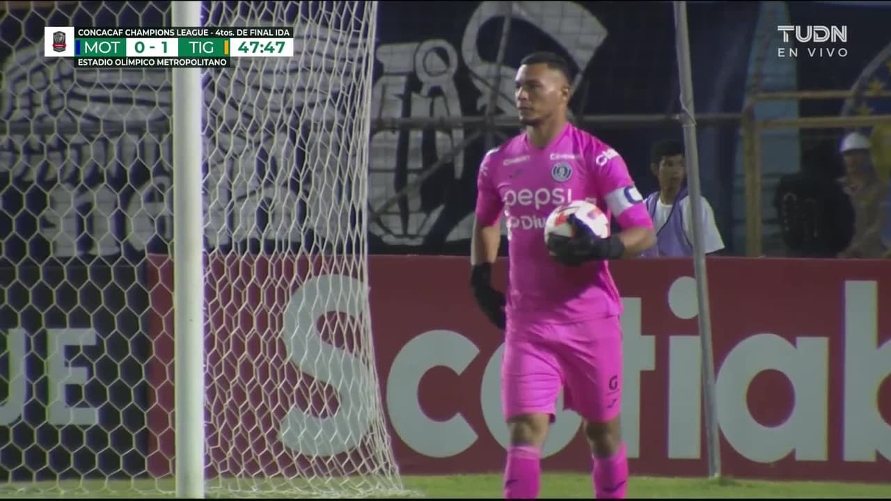 ¡TIRO ATAJADO! disparo por Nicolás López.