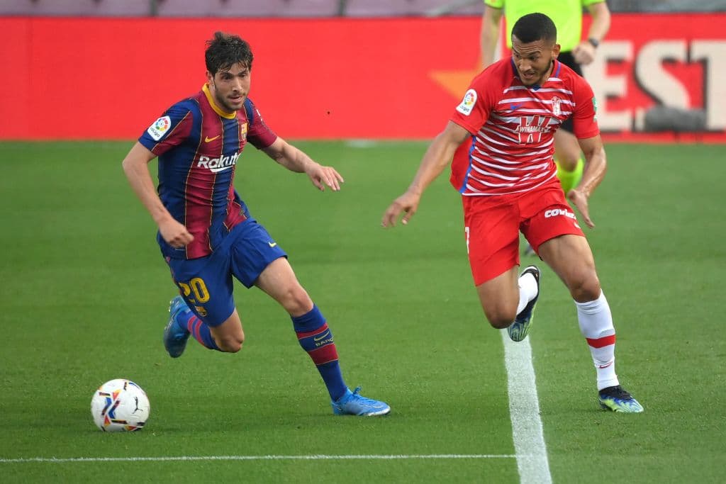 Los goles de Darwin Machís (63') y Jorge Molina (79') confirman la voltereta del 1-2 del Granada sobre el Barcelona y la pelea por el título de La Liga se pone color de hormiga.
