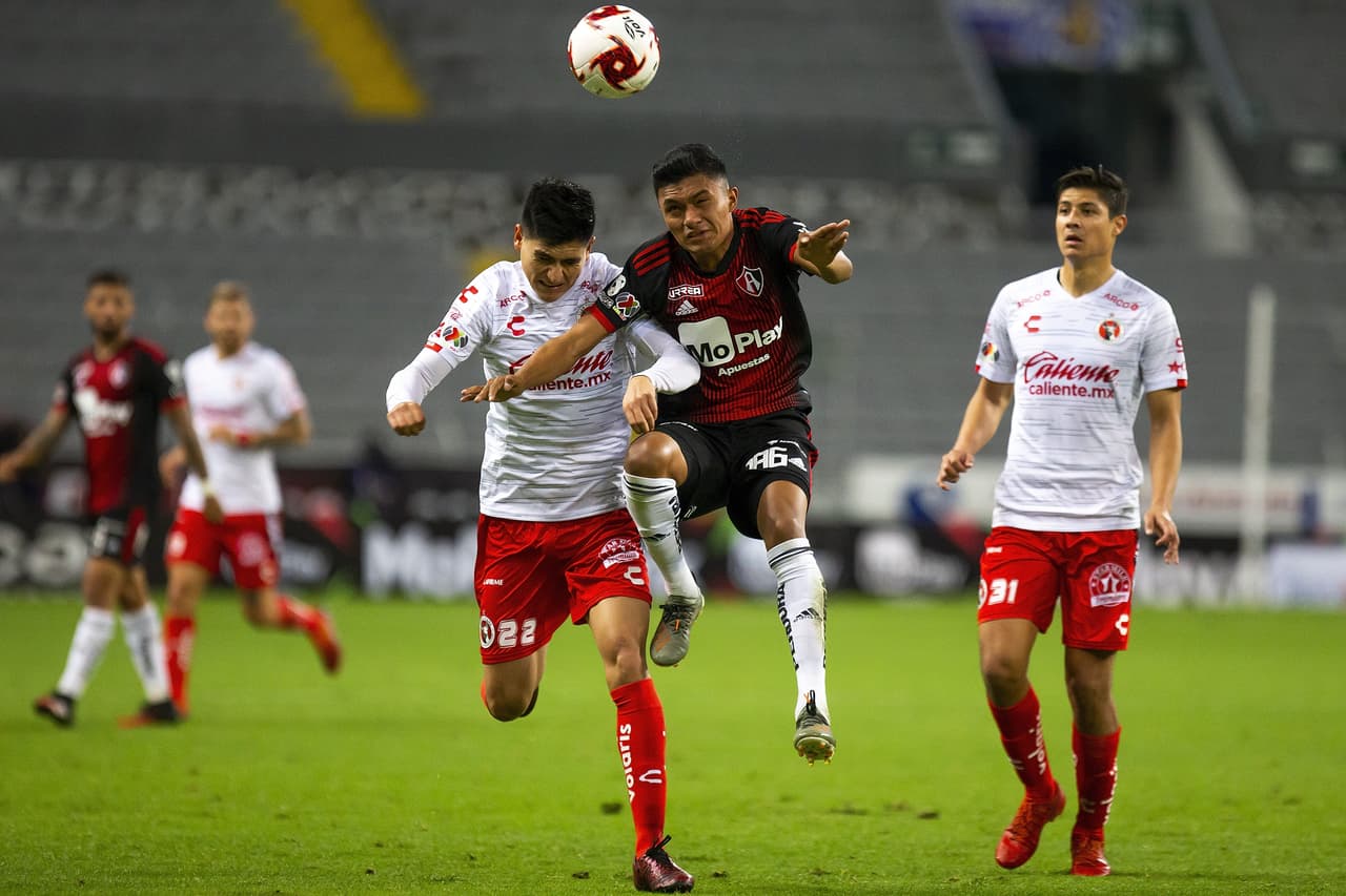 Con goles de Luciano Acosta y Javier Correa, Atlas gana y se queda con los puntos.
