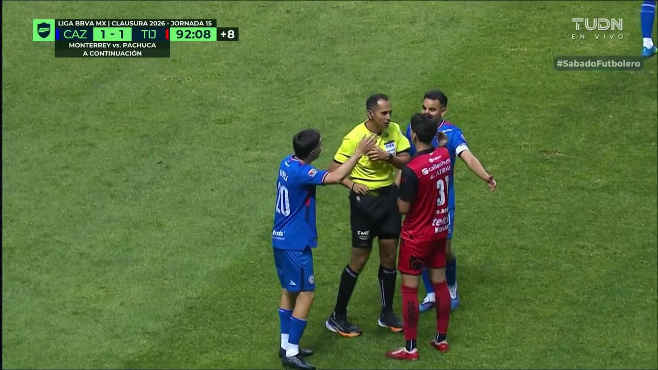 ¡De no creerse! Willer Ditta mete la mano para evitar una contra de Xolos