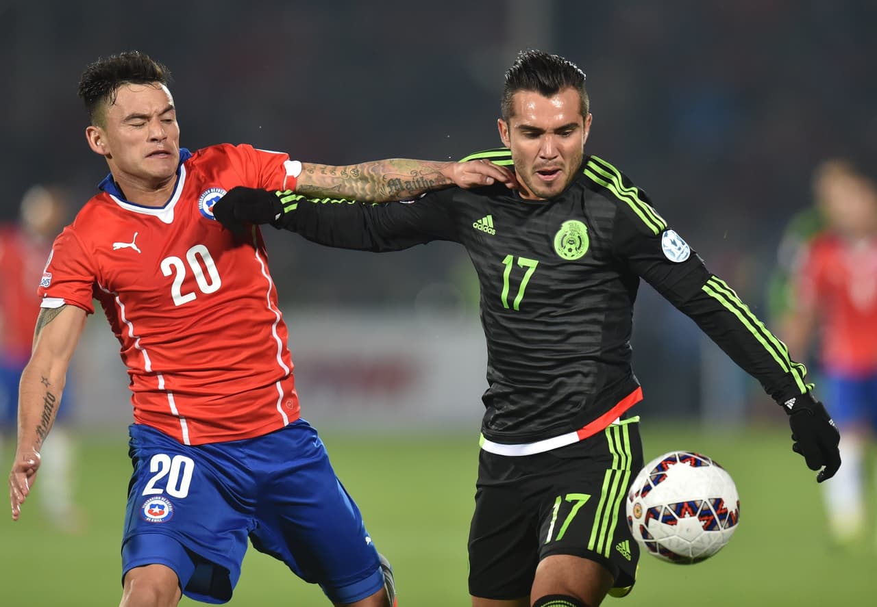 20.- Charles Aránguiz - Otro jugador que entendió su rol de bajo perfil, pero que por momentos le jugó en contra a su equipo al generar amontonamiento de la mitad de campo favoreciendo los contragolpes del Tri. Calificación: 6