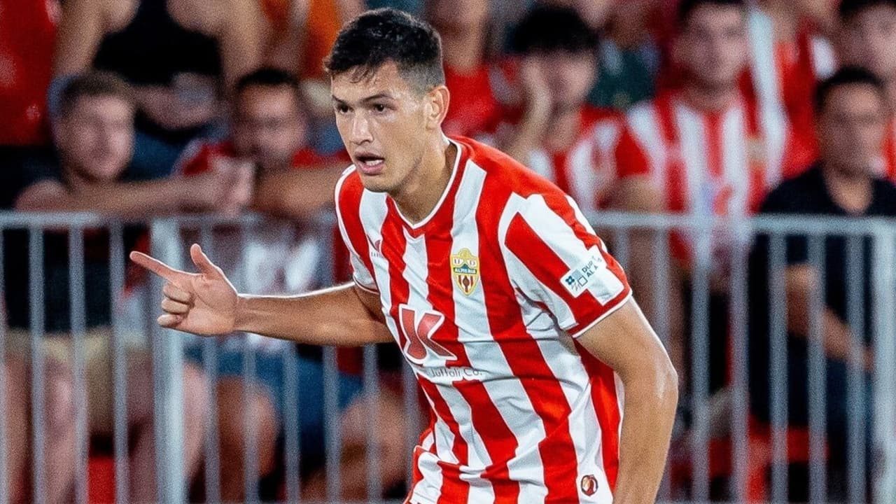 César Montes debuta con Almería en la Segunda División de España