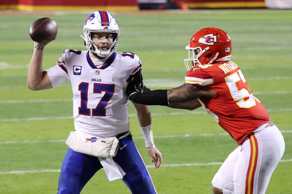 Patrick Mahomes tiene un partido sin errores Kansas City vence 24-38 en casa fente a los Buffalo Bills.