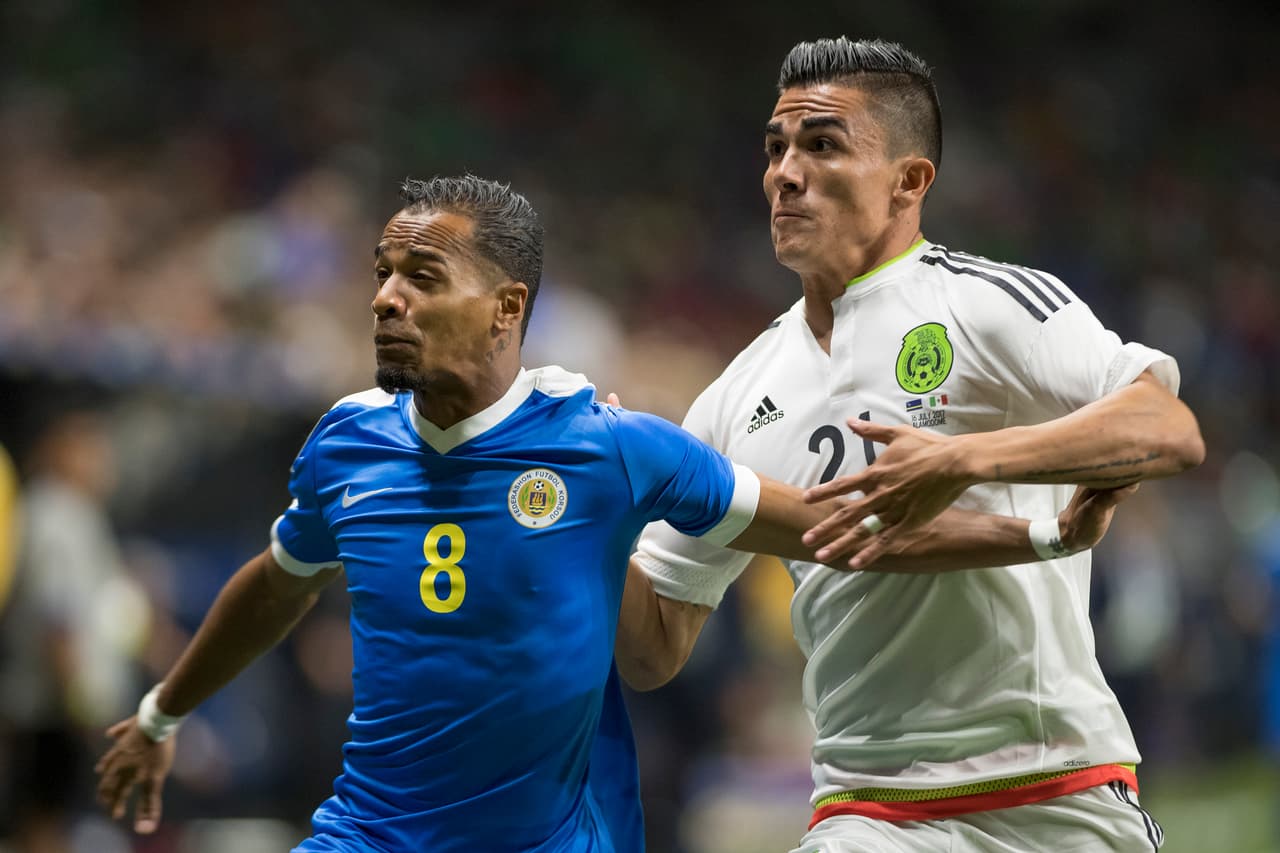 Por fortuna de México, la puntería y la genial noche de Corona, evitaban que el empate cayera en el marcador.