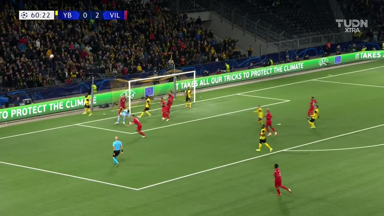 ¡TIRO ATAJADO! disparo por Nicolas Moumi Ngamaleu.