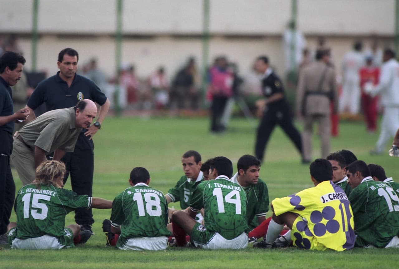 Manuel Lapuente, uno de los mejores entrenadores del futbol mexicano, logró títulos de liga y como seleccionador de México, consiguiendo el trofeo más importante a nivel selecciones: la Copa Confederaciones de 1999. En Liga MX, Manolo Lapuente hizo campeón al Necaxa, Puebla y América.