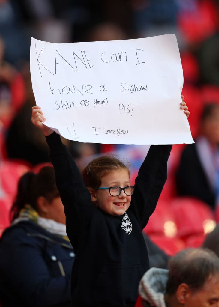 Los fanáticos de Inglaterra y Croacia están listos en el Estadio de Wembley para el duelo por el Grupo 4 de la Liga A, recordando la semifinal que jugaron en el Mundial de Rusia 2018.