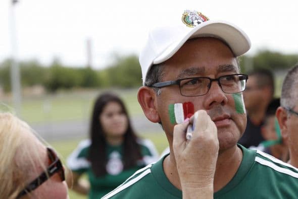La afición en Estados Unidos llegó a Phoenix con todo su colorido para ver a México y Guatemala enfrentarse en la Copa Oro 2015.