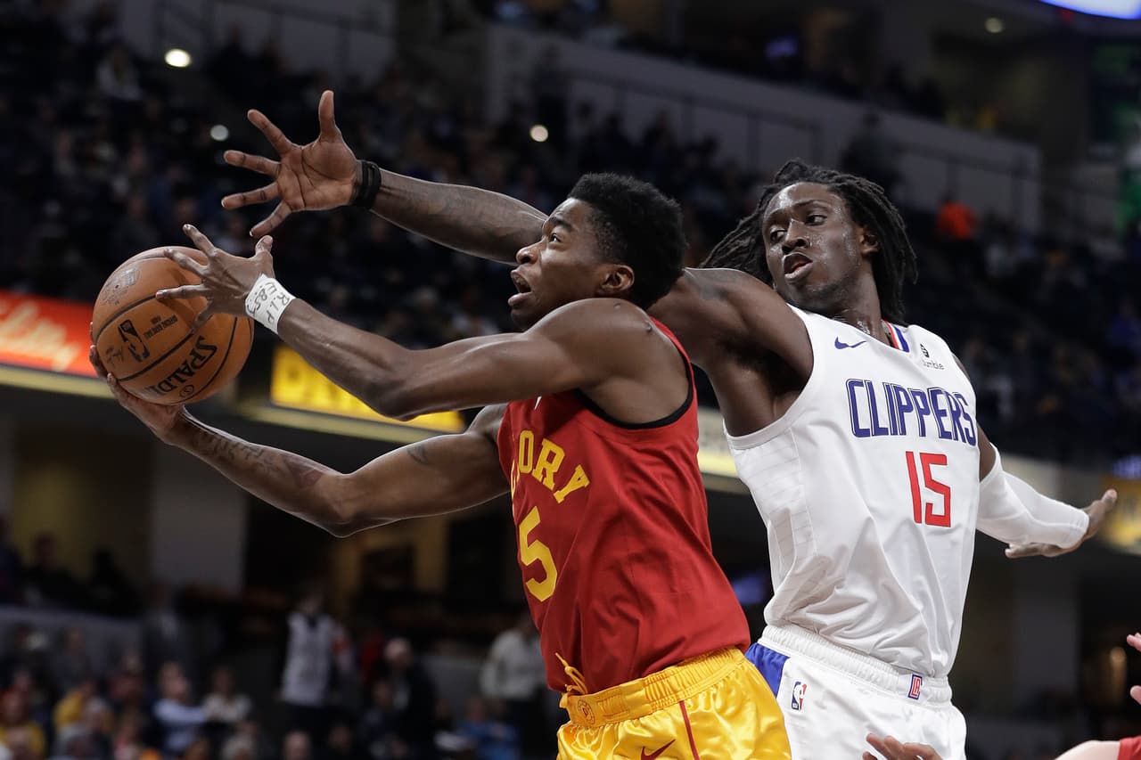 <b>Clippers 92-119 Pacers: </b>en el Bankers Life Fieldhouse el equipo de Indianápolis logró su triunfo número 36 de la temporada y frenó a los californianos. Los de Indiana sumaron, además, su cuarta victoria al hilo que los tiene terceros en el Este.