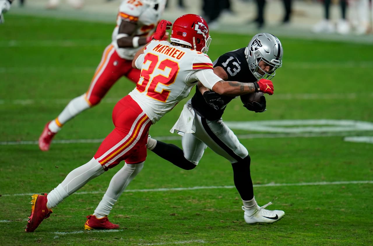 Con menos de dos minutos en el reloj, los Chiefs consiguen el touchdown de la victoria y se vengan de los Raiders al imponerse 35-31.