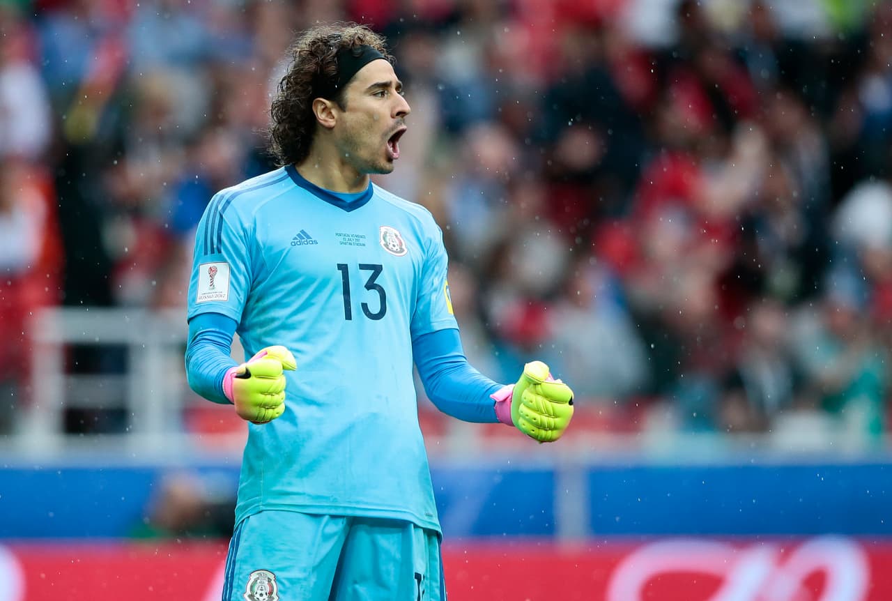 Guillermo Ochoa es de los que mejor momento vive en su comienzo con el Standard Lieja en Bélgica. Sus atajadas lo ratifican como una ficha clave en México y en su club.