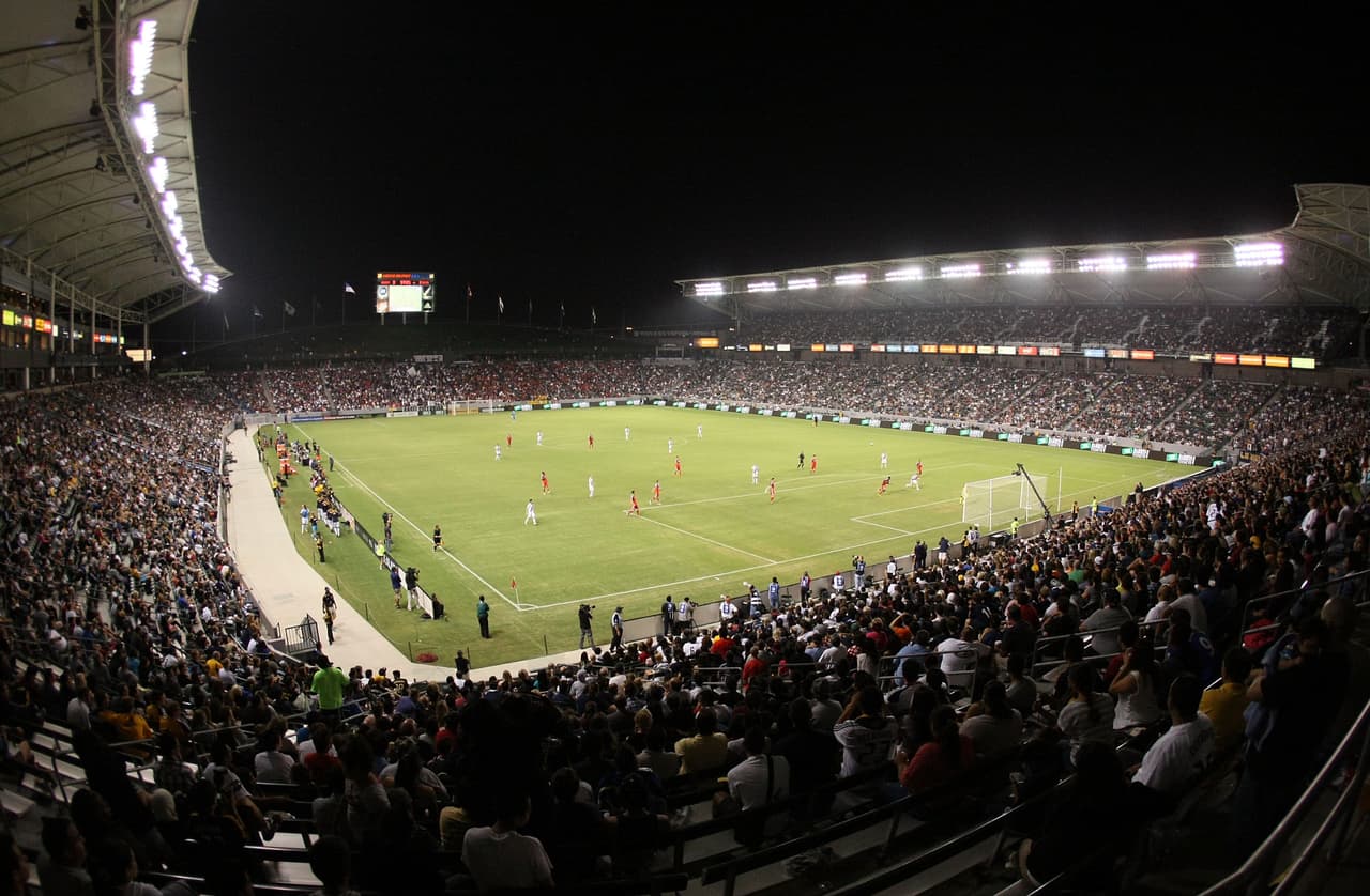 STUB HUB CENTER (Carson, California). Casa del LA Galaxy. Abrió sus puertas el 7 de junio del 2003 y tiene una capacidad para 27,000 espectadores.