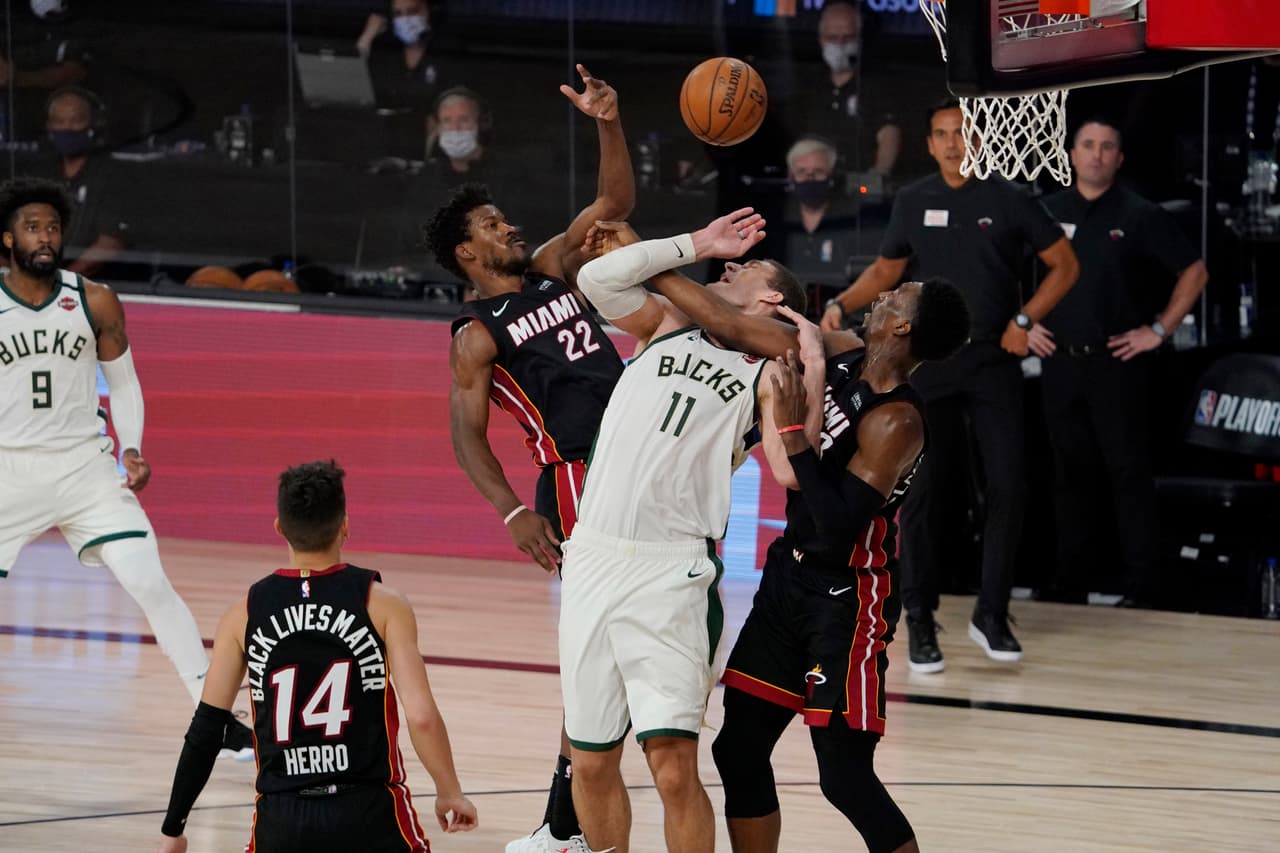 Con un marcador de 103-94 a favor, el Miami Heat finiquita la serie y manda a los Bucks de vuelta a Milwaukee.