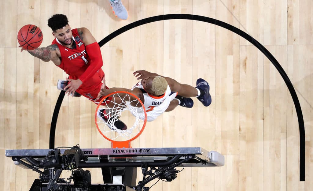 Y lo que parecía muy difícil de logra: faltando menos de cuatro minutos en el partido, los Red Raiders igualaron el marcador, erradicando el déficit de doble dígito por segunda ocasión en el partido.