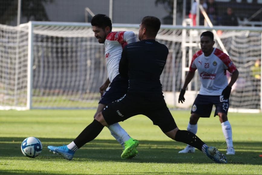 ¡Dupla goleadora! Oribe y Macías dan triunfo a Chivas