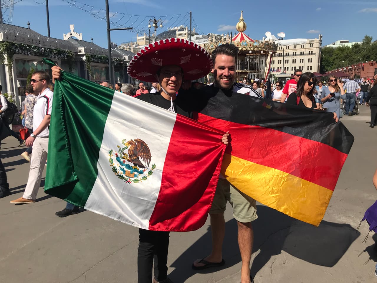 Hasta los alemanes querían tomarse fotos con él, a pesar del partido de este domingo.