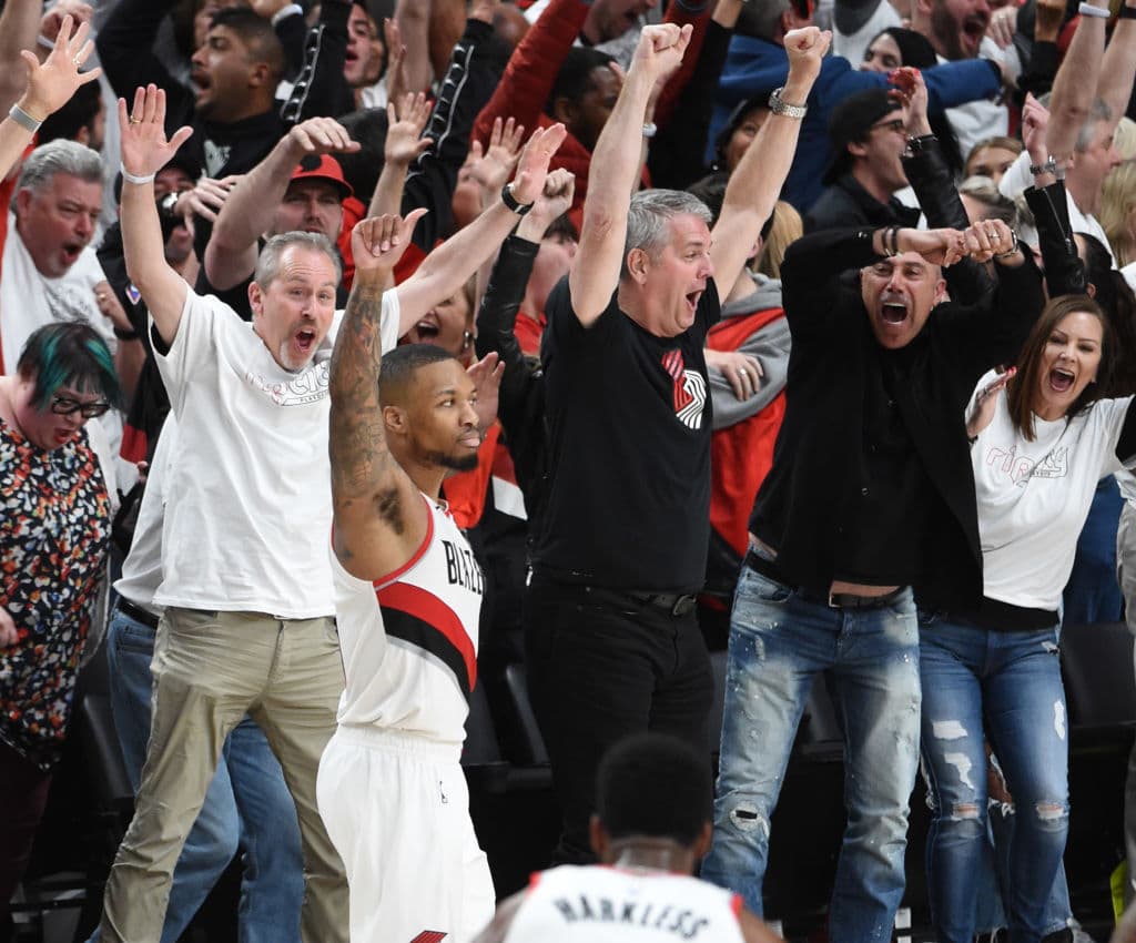 Las mejores imágenes del partidazo de Damian Lillard ante el Oklahoma City Thunder. El astro de los Portland Trail Blazers anotó 50 puntos y con un triplazo antes de que expirara el reloj, de casi media cancha, puso fin a la serie.