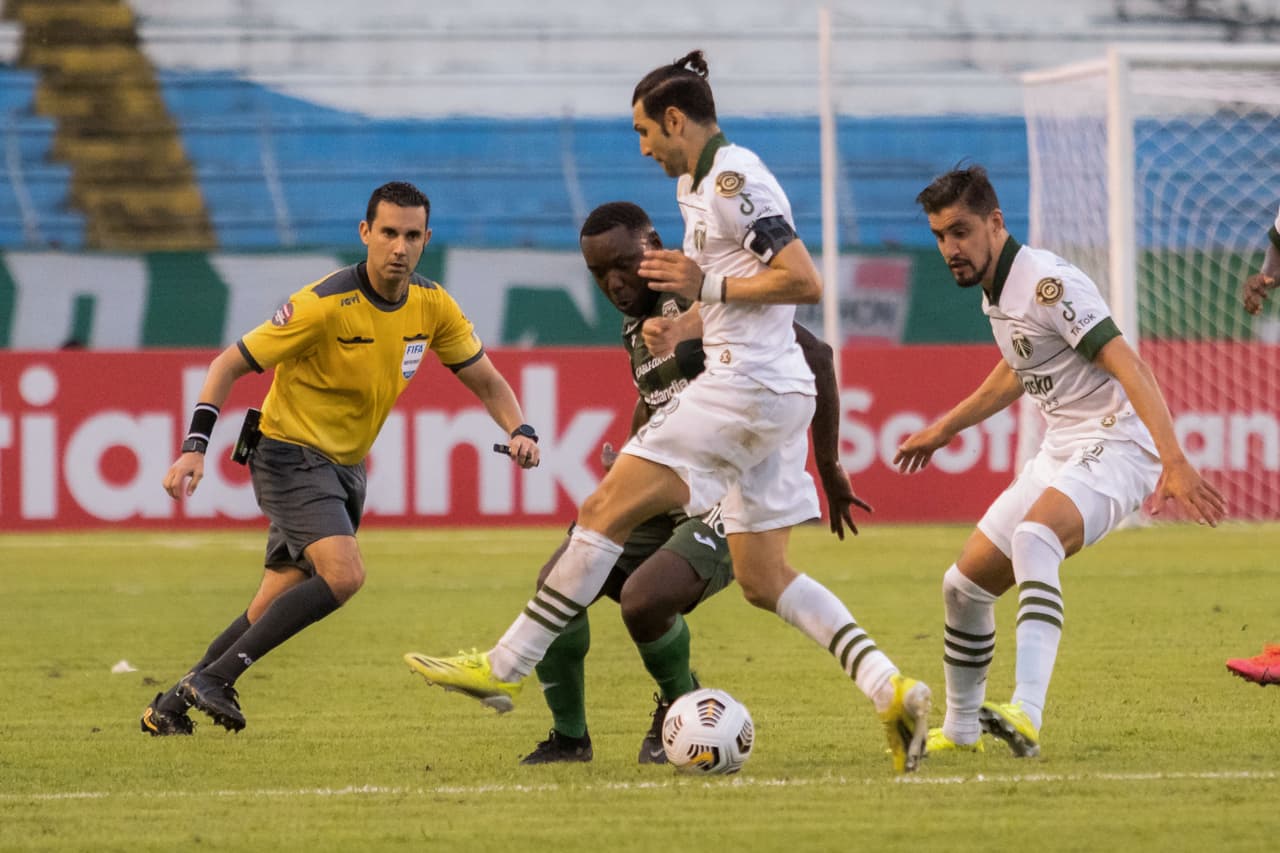 Los locales tuvieron que venir de atrás en dos ocasiones para lograr empatar el partido y dejar que todo se decida en la vuelta en Estados Unidos.