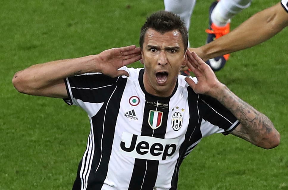 El mejor jugador de la Juventus fue el croata Mario Mandzukic. Su golazo de chilena, que igualó el partido de manera parcial, fue el envión anímico del momento, aunque no fue suficiente. Buscó siempre hacer daño, pero no tuvo el apoyo de sus compañeros.