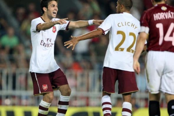 Más tiempo estuvieron Cesc y Gael Clichy como compañeros en el Arsenal. Llegaron juntos en el 2003 y ambos se fueron en el 2011.