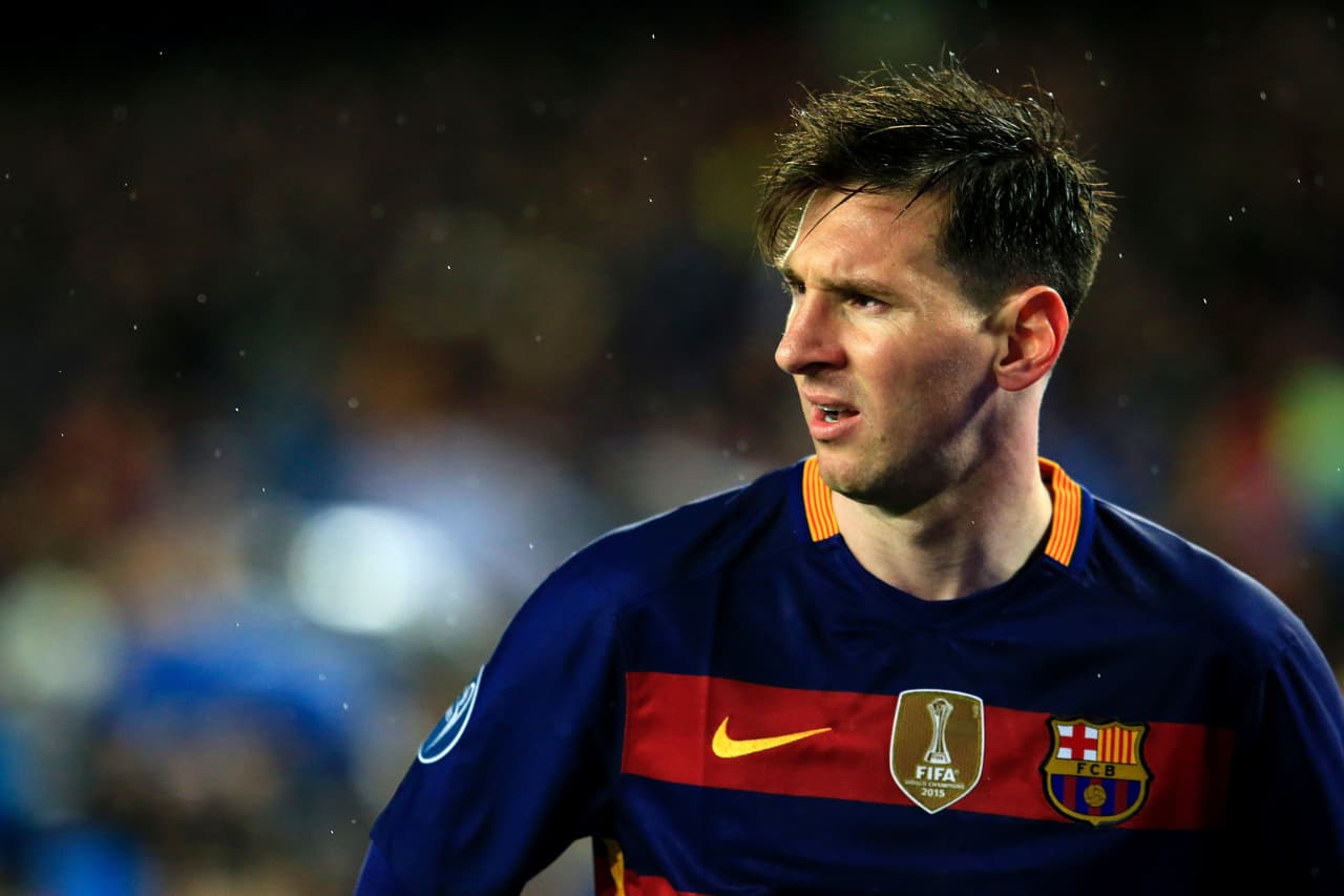 Números positivos para Messi y Negativos para Cristiano. Messi ha jugado 31 clásicos, 15 ganados, 7 empates y 9 derrotas. Cristiano ha jugado un total de 24, 6 triunfos, 6 empates y 12 derrotas.