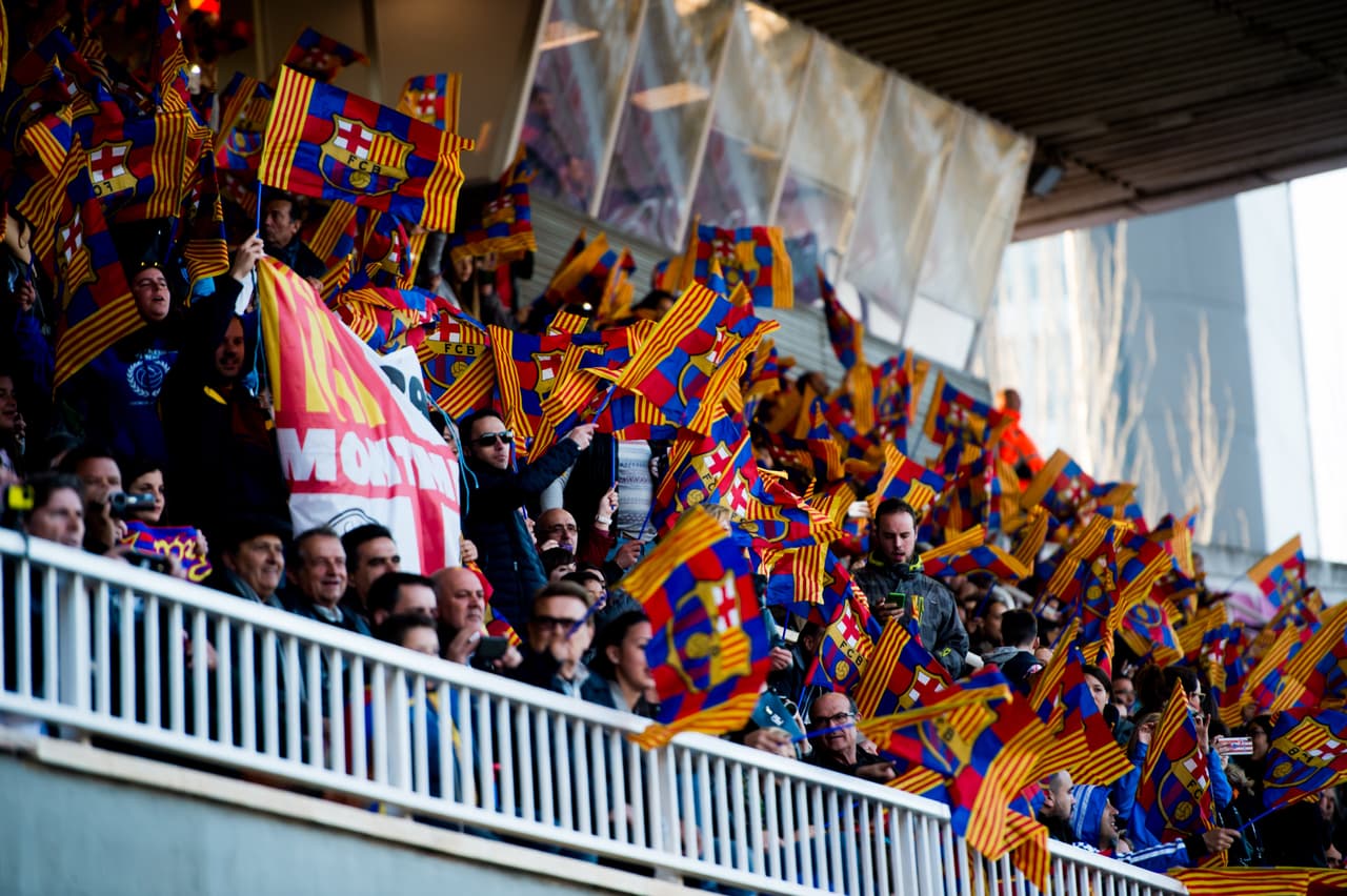 Eso no es todo, se espera que existan mosaicos espectaculares orquestados por los 90 mil asistentes para rendirle homenaje al mítico Johan Cruyff.