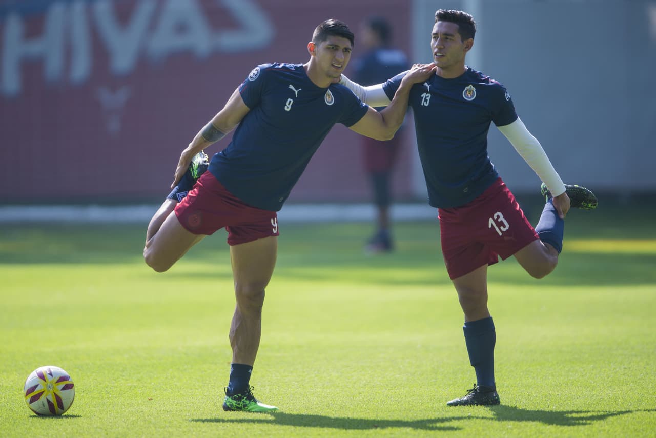 Con su más reciente contratación ya integrado de lleno a la disciplina del director técnico Tomás Boy, el repatriado desde Portugal Antonio Briseño, las Chivas del Guadalajara tuvieron otra intensa sesión de entrenamiento de cara a la próxima temporada de la Liga MX, en la cual hay un doble compromiso por eludir el tema del descenso y por reconquistar a una afición desencantada.