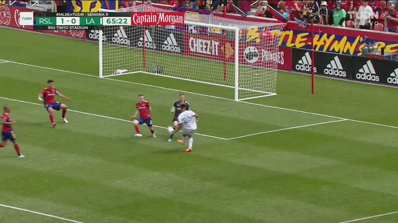 ¡Era el empate! Efraín Álvarez se tarda y MacMath salva con su achique