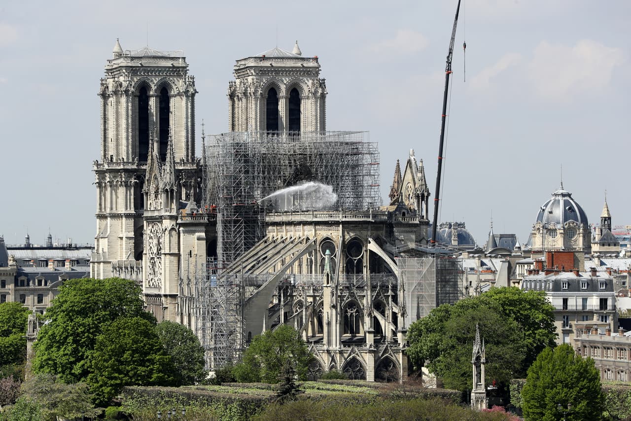 El COI donará 500 mil euros para restauración de Notre Dame antes de París 2024