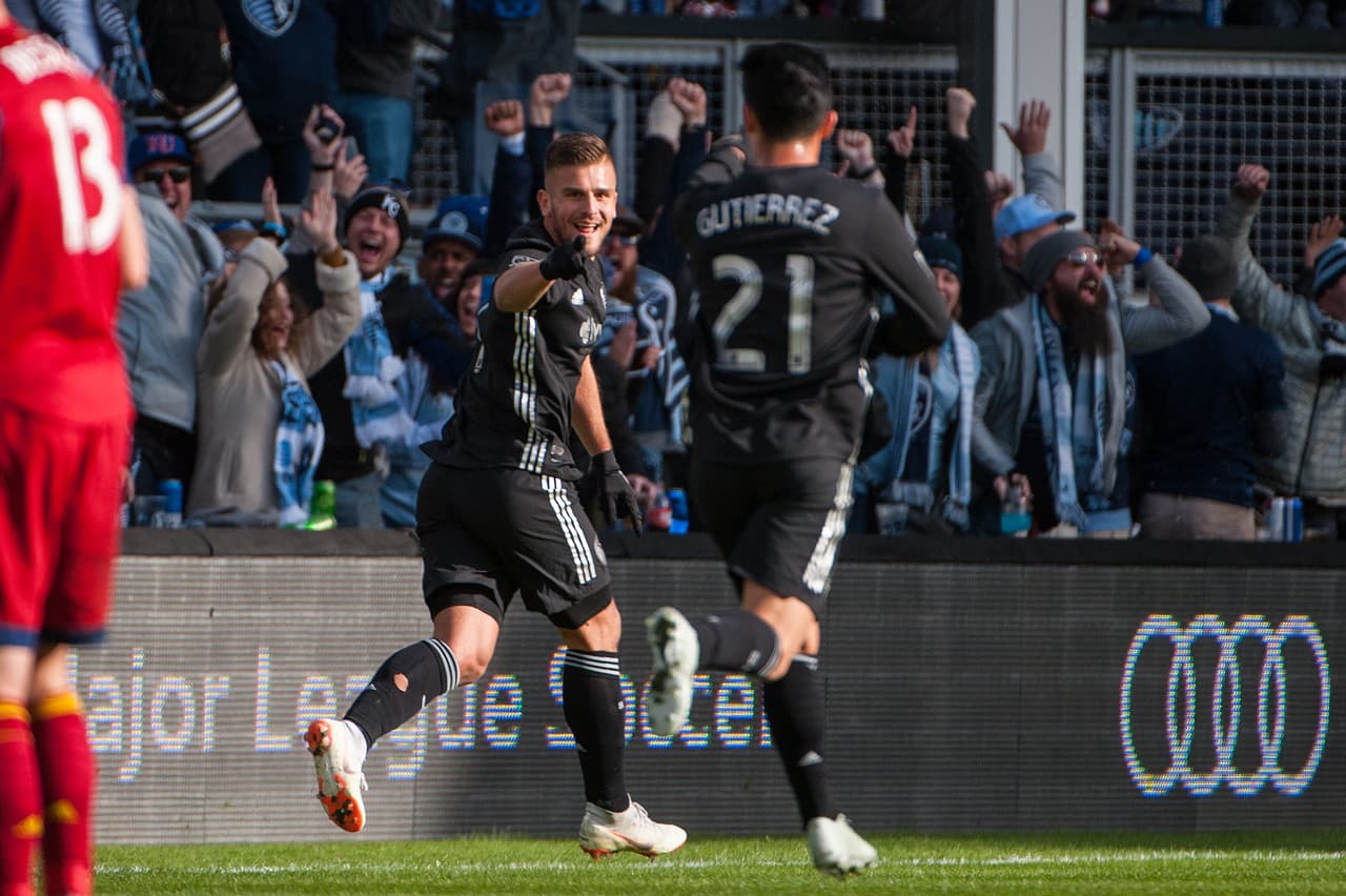 Sporting KC aspira al título con su letal ataque frontal y su muralla defensiva sin dependencia de nadie