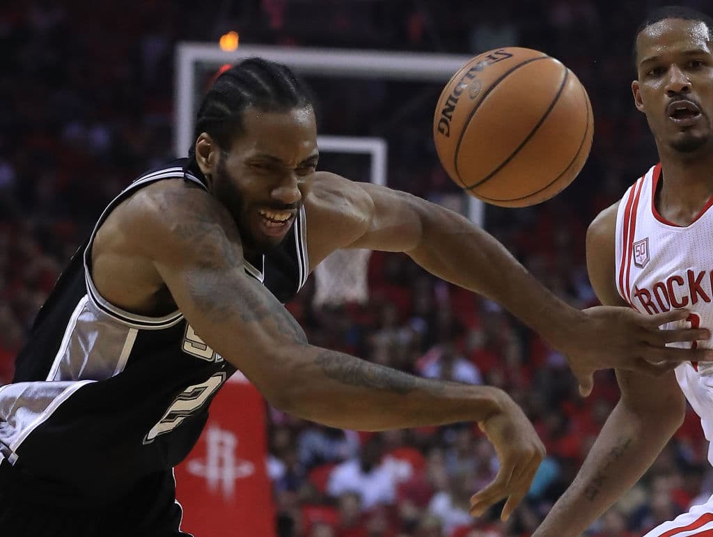 6) 
<b>Kawhi Leonard</b>. Muchos dirán ¿qué hace aquí Kawhi? Y preguntamos, ¿qué Kawhi llega a Toronto, el de los dos últimos años en San Antonio o el que ganó el MVP de las Finales? Vaya dilema e incógnita.