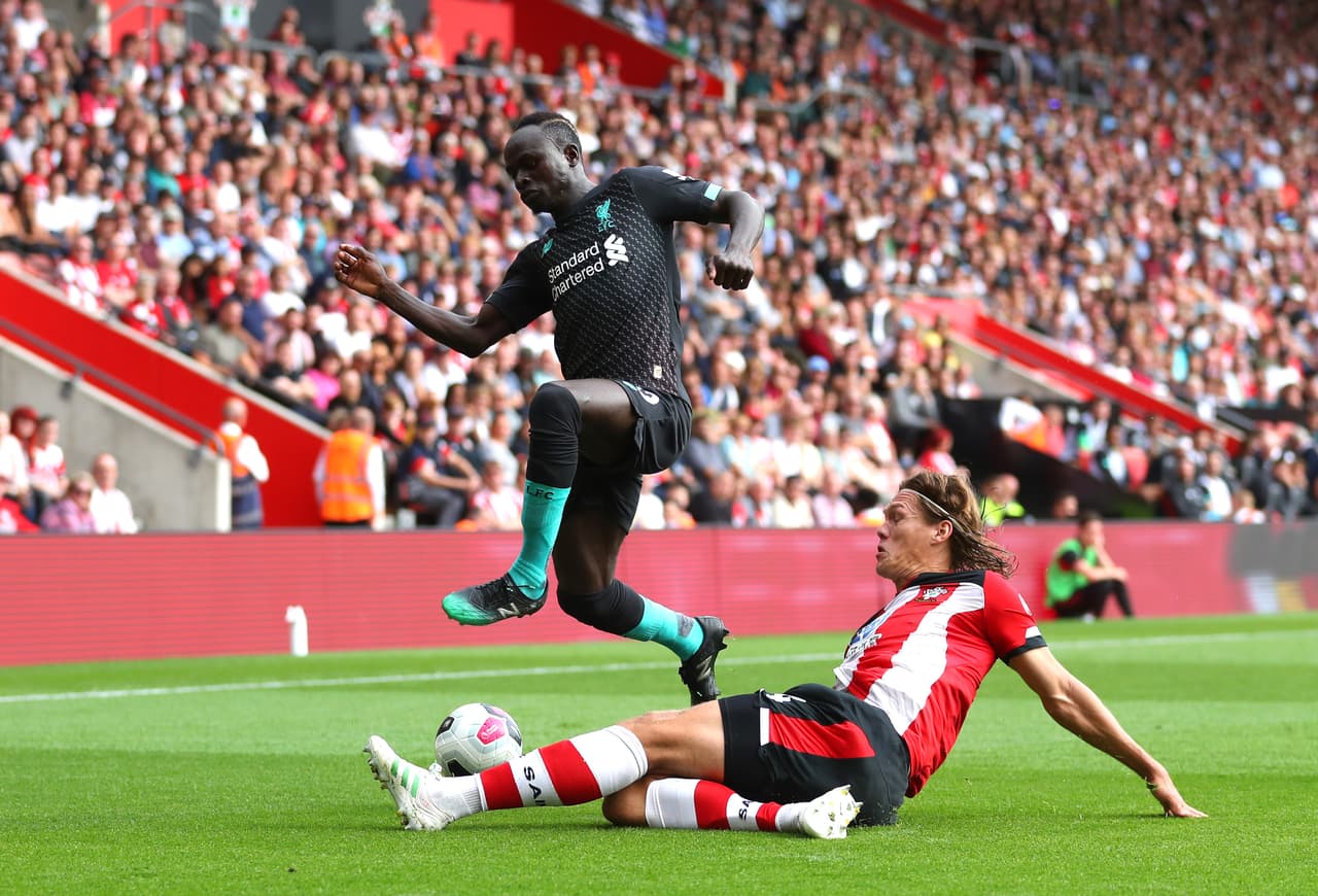 El Liverpool venció 2-1 con goles de Firmino y Mané al Southampton.