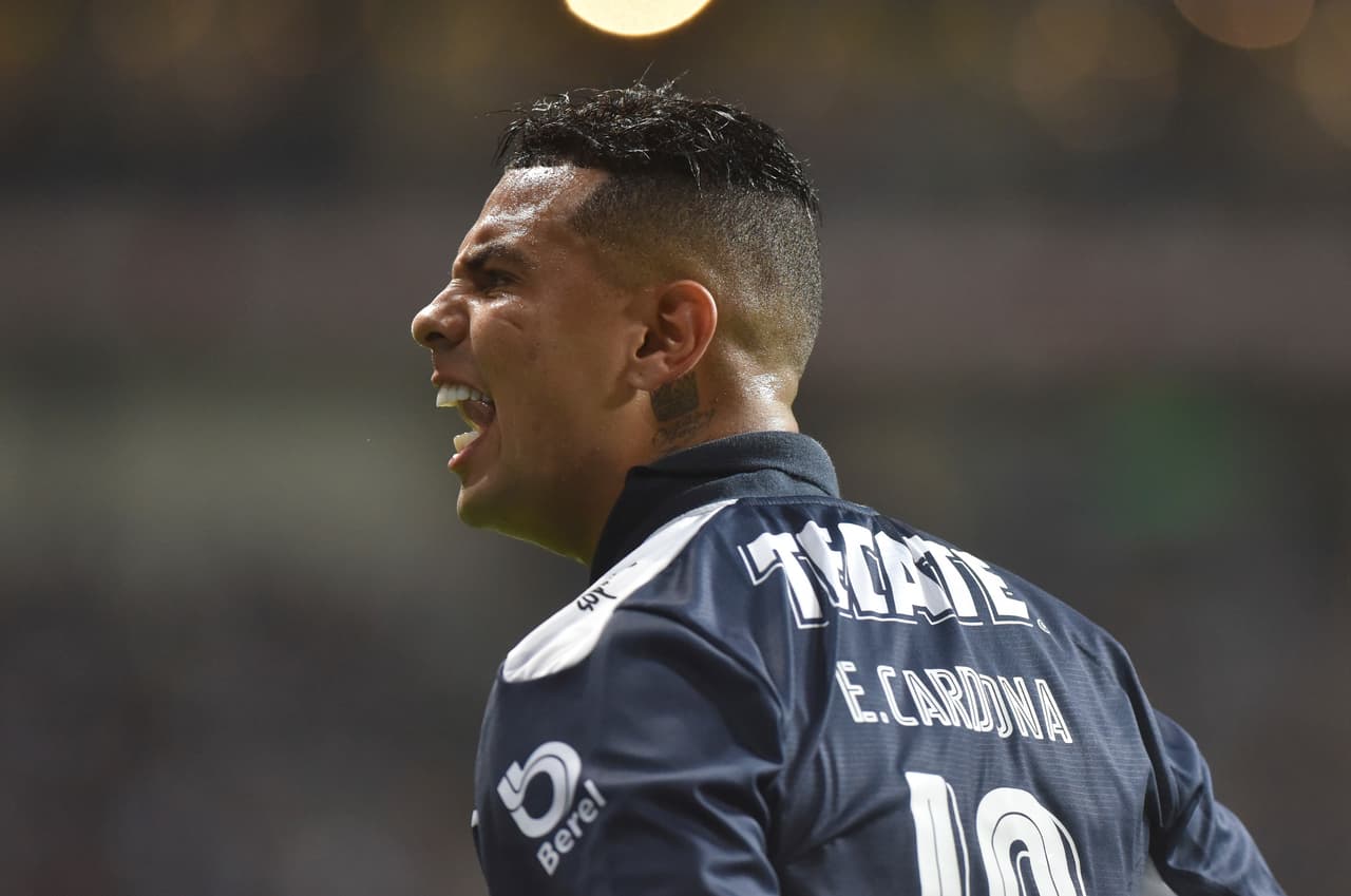 Cardona también es víctima de su temperamento. Si bien tiene personalidad en la cancha, a veces pierde el control y deja en desventaja a su equipo.