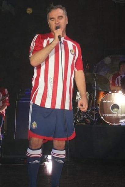 Durante una de sus presentaciones Morrisey también la utlizó. (Foto: Twitter)