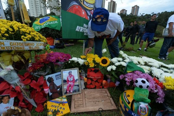 El 1 de mayo de 1994 la vida del gran piloto brasileño se apagaba para siempre. Su legado sigue intacto gracias a sus proezas y a sus tres títulos mundiales.