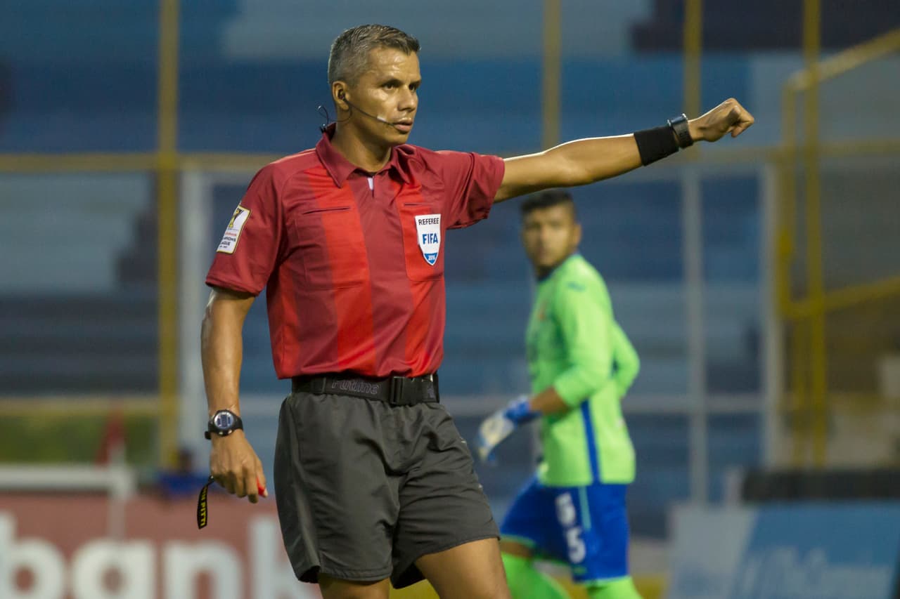 Pitti, de 38 años, es una de las nuevas figuras del arbitraje de Centroamérica y es uno de los preseleccionados para dirigir en Rusia 2018.