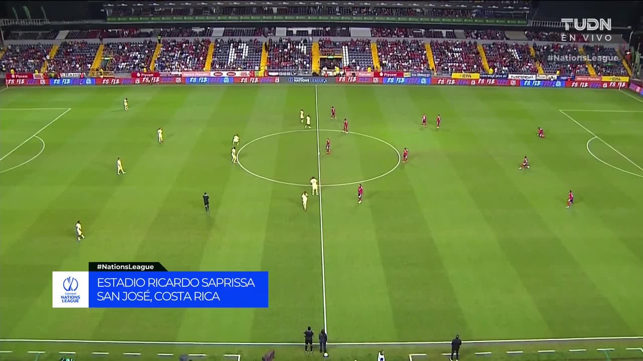 Arranca el partido y la pelota está en juego.